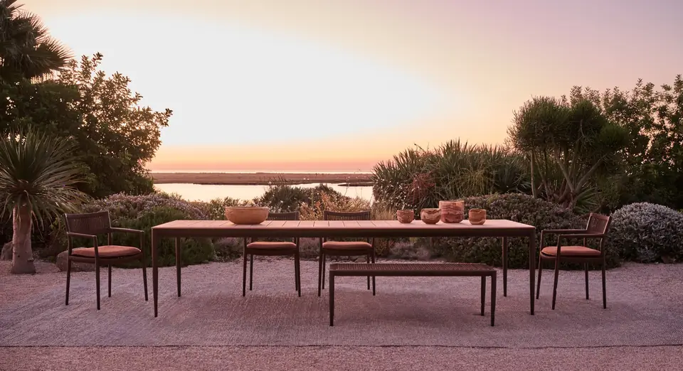Tribù Nagomi lounge chairs in dark bronze aluminum with copper Canax weave on a pool terrace